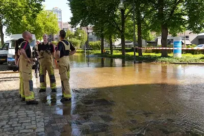 Waterleiding gesprongen in Helmond, straten staan blank