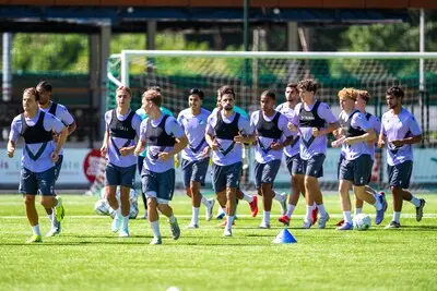 Veel nieuwe gezichten bij eerste training FC Eindhoven: proefspelers Arts en El Azzouzi hopen gaten in selectie op te vullen