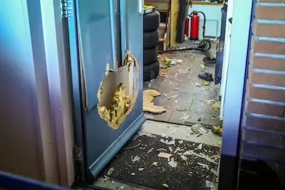 Vader en zoon (8) getroffen door explosie in hun woning: ‘Het was boem’