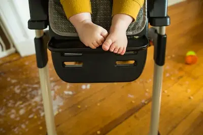 Tilburgs kinderdagverblijf onder vuur: vogelpoep op speelgoed, vieze bedjes en giftige boom