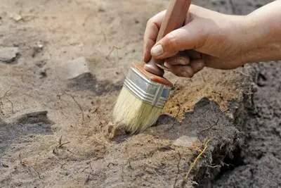 Waterputten en aardewerk opgegraven in Heeze: bijzondere vondsten uit verschillende tijdperken