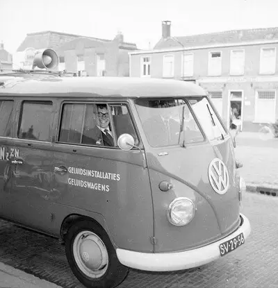 Komt dat zien... Wie rijden er in een busje met geluidsinstallatie?