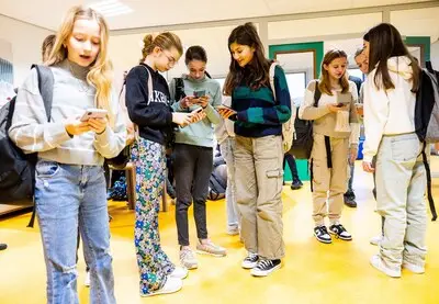 Ergens, niet ver weg, leven zes mensen in een huis zonder smartphone