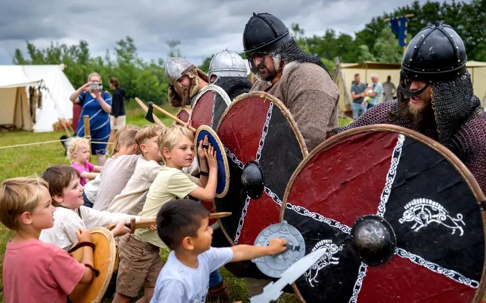 Leven als middeleeuwse Fries of Viking: een heerlijke manier van onthaasten tijdens de Wytsingdagen in Burgum