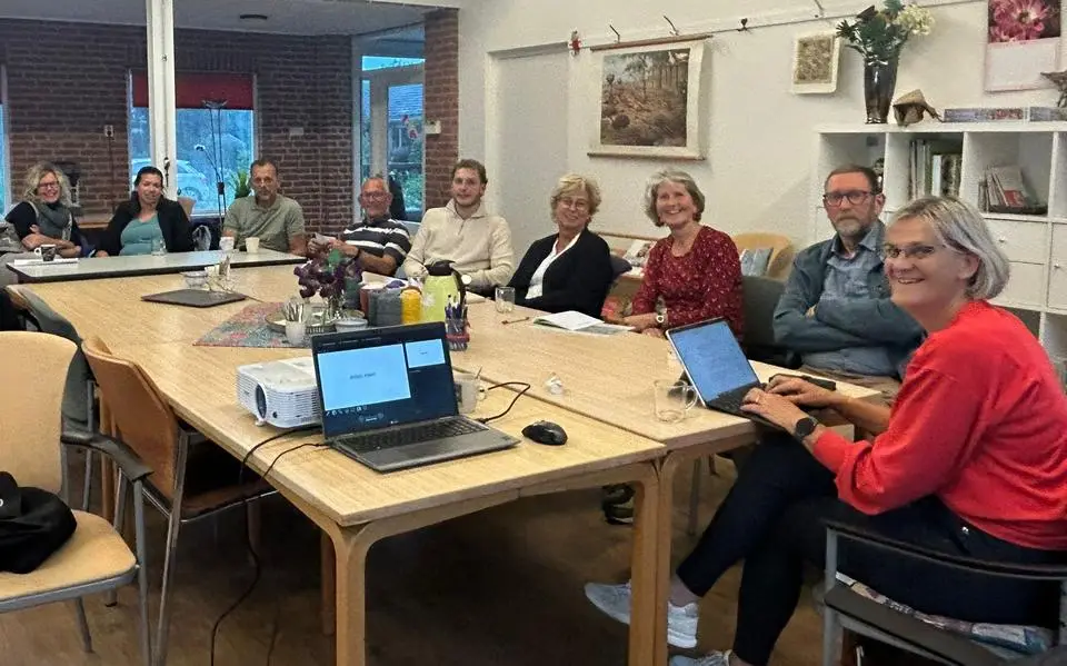 Bewoners Gerkesklooster-Stroobos werken samen aan kunst-en beweegroute en historische route door het dorp