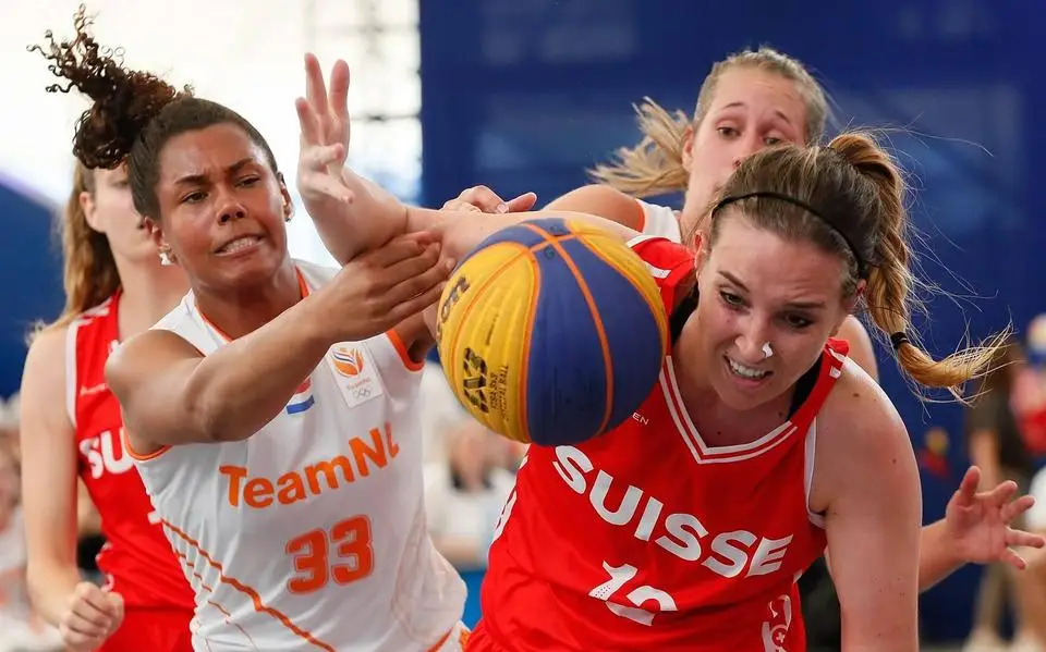Janis Boonstra uit Leeuwarden pakt historische wereldtitel met Nederlandse 3x3-basketbalsters