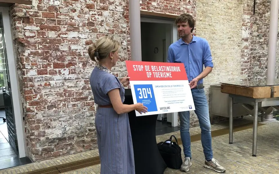 Ruim 300 ondernemers ondertekenen petitie tegen verhoging toeristenbelasting in Súdwest-Fryslân