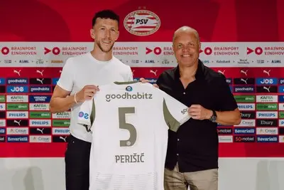 PSV bevestigt de komst van Perisic, die Bayer Leverkusen op het laatste moment ‘netjes’ de deur wijst