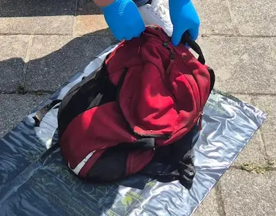Kat in verzwaarde rugzak in kanaal gegooid bij Eindhoven, dierenpolitie is woedend
