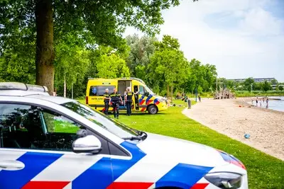 Kind (2) gaat kopje onder bij zwemstrand Zegerplas in Alphen aan den Rijn