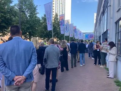 Vrees voor treinuitval en ongevallen op snelweg: VNG-congres begint voor velen in de file