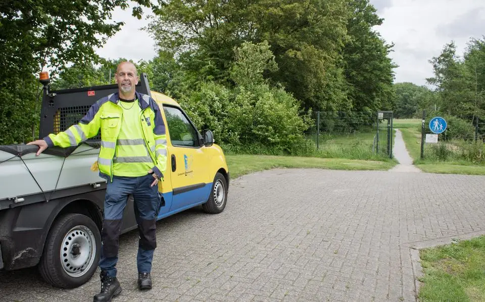Marcel Schouten houdt al 25 jaar de straten van Leeuwarden schoon. ‘Het is dankbaar werk. Ik ben altijd buiten’
