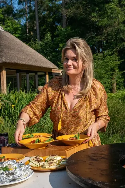Dit kan er niet ontbreken tijdens jouw barbecue: ‘Die huzarensalade is écht verleden tijd’