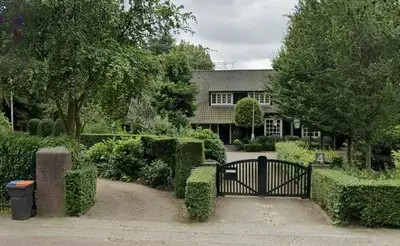 Fundaparel: deze villa aan de rand van Tilburg heeft een zwemvijver