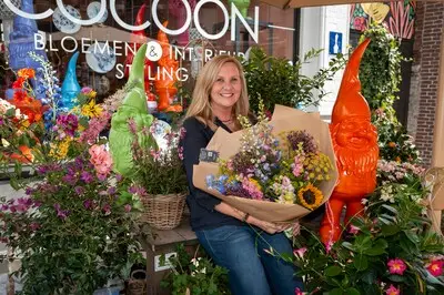 Tilburg stopt met bloemetjes, bloemist Ilse snapt daar niets van: ‘Raadsleden roepen maar wat’
