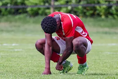 Drama voor SC ‘t Zand: nederlaag in laatste minuut stuurt club voor het eerst in 10 jaar naar tweede klasse