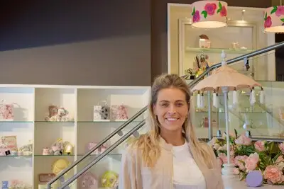 Mellanie opent haar eigen kinderkledingwinkel: 'Ik ontwerp zelf alle kleding'