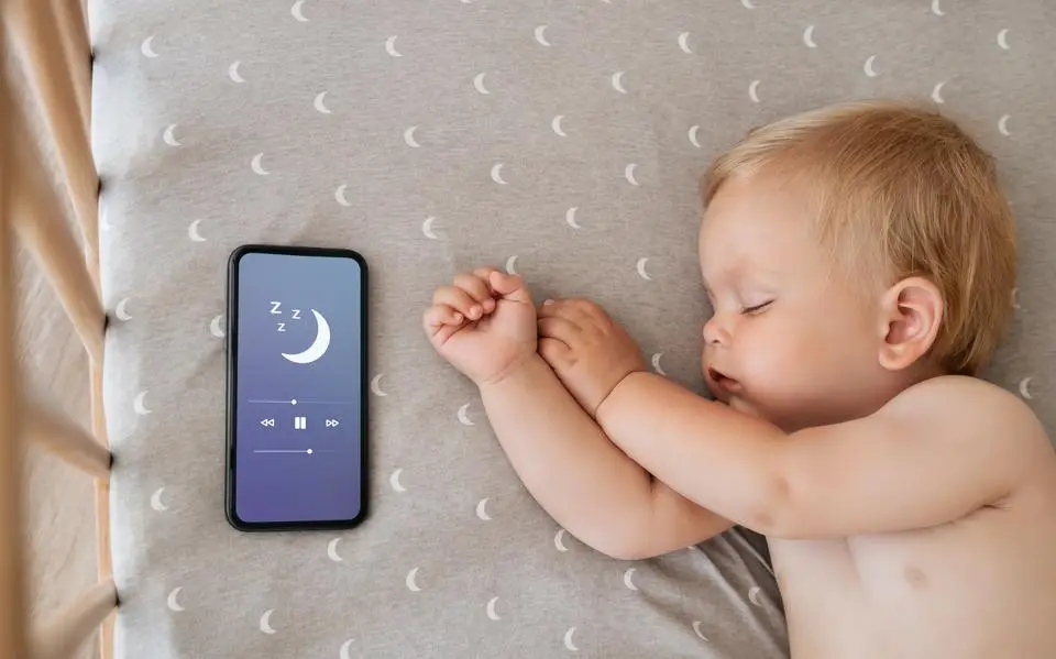 Kabbelend beekje, vliegtuigmotor of stofzuiger: is white noise slecht voor kinderoren?