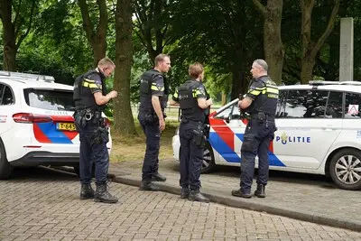 Overval op straat in Tilburg, politie zoekt gewapende verdachte