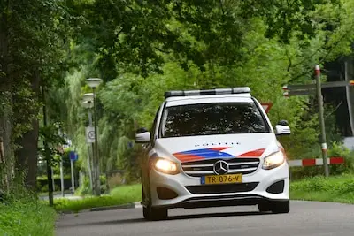 Scooterrijder (17) zonder verlichting vlucht voor politie in Eindhoven
