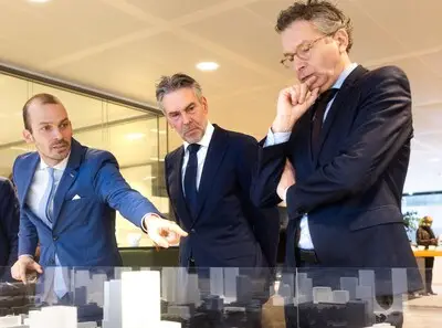 Val van het kabinet: kan het Haagse wensenlijstje van Brainport nu de prullenbak in? Wat gebeurt er met de kazerne?