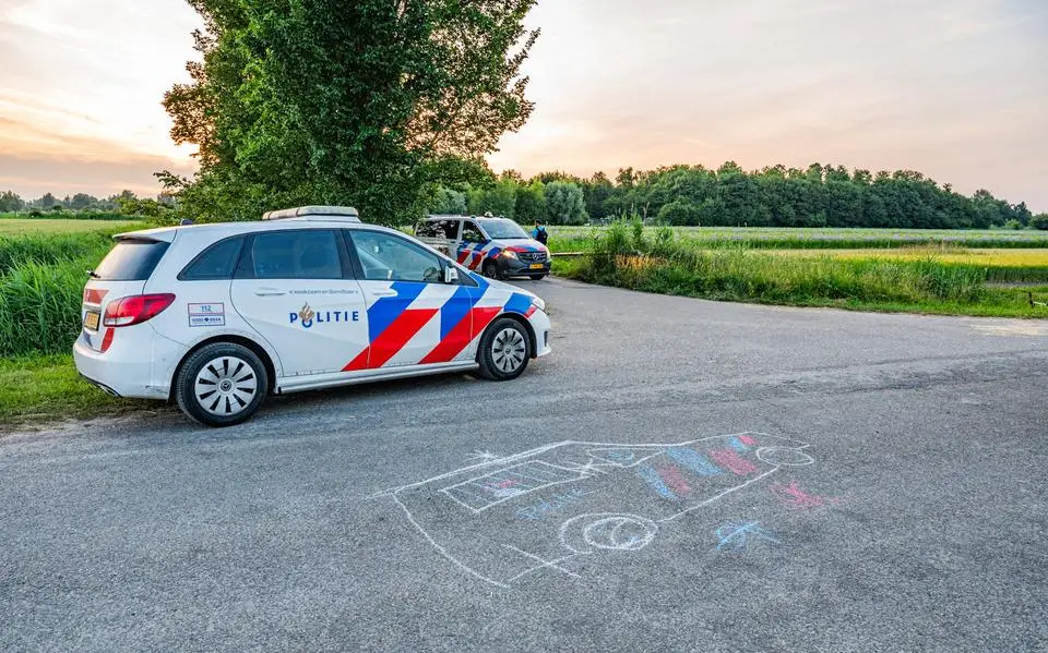 Feestgangers vertrekken, illegale rave bij Munnekezijl is voorbij