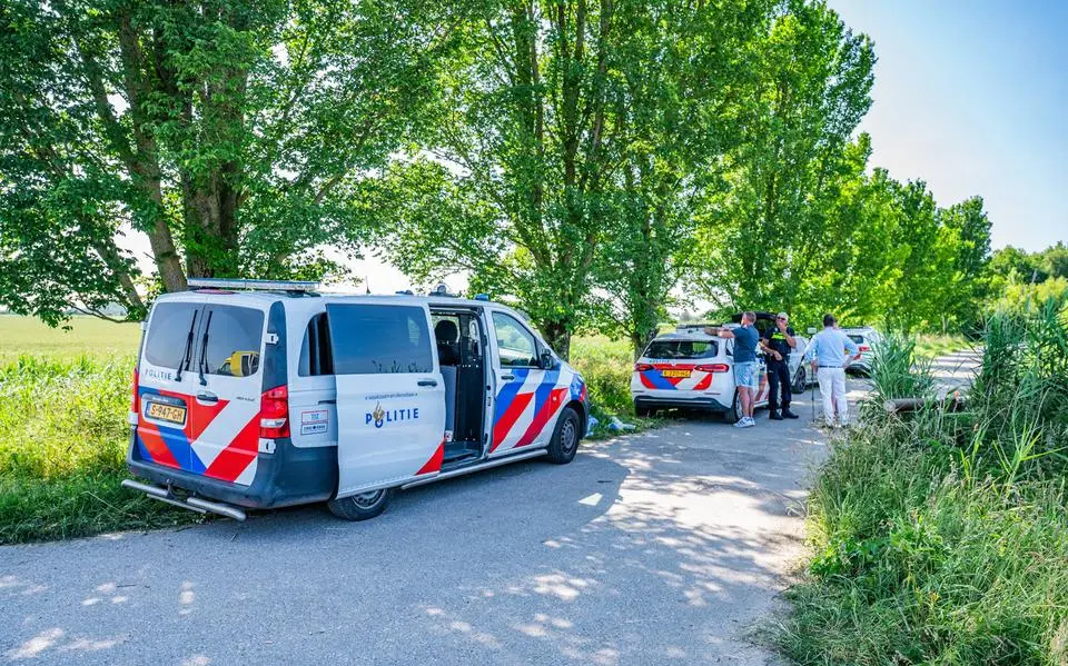 Illegale raveparty in Munnekezijl krijgt ultimatum: voor zondagmiddag vertrekken