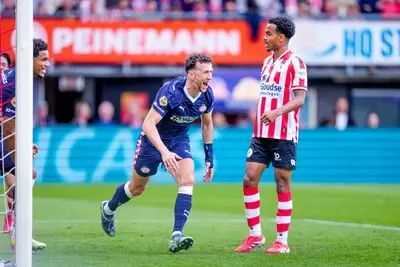 PSV verwacht snel besluit De Jong en alleen een (Spaanse) topclub lijkt Perisic nog te kunnen verleiden om te verkassen