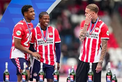 PSV zwaait duo uit: opties definitief niet gelicht