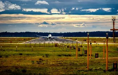 Nieuwe startroute Eindhoven Airport lijkt niet voor iedereen een succes: ‘Het is hier bar en boos de laatste tijd’