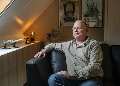 Onterecht voor gek verklaard: F-16-vlieger claimt miljoenen van het leger