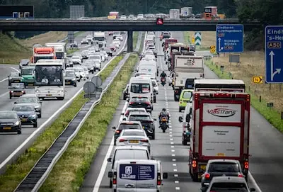 A50 afgesloten tussen Veghel en Son en Breugel, afrit Eindhoven Airport dicht