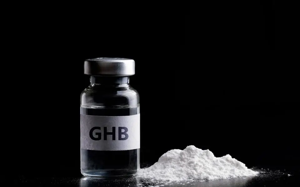 Man (29) uit Drachtstercompagnie veroordeeld voor bezit ‘enorme hoeveelheid GHB’