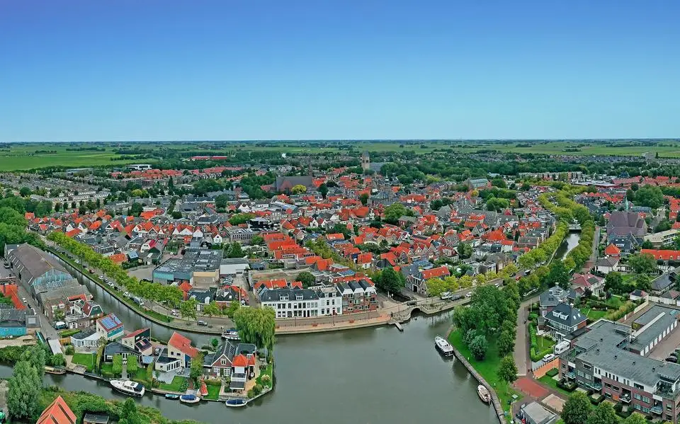 Groenere Dijkstraat in Bolsward gaat ten koste van parkeerplekken