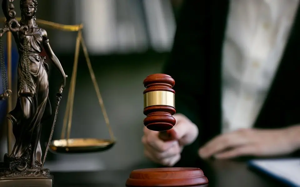Celstraffen geëist tegen financiële ‘beunhazen’ uit Drachten en Hoogeveen. Slachtoffer: ‘Ik ben een wrak’