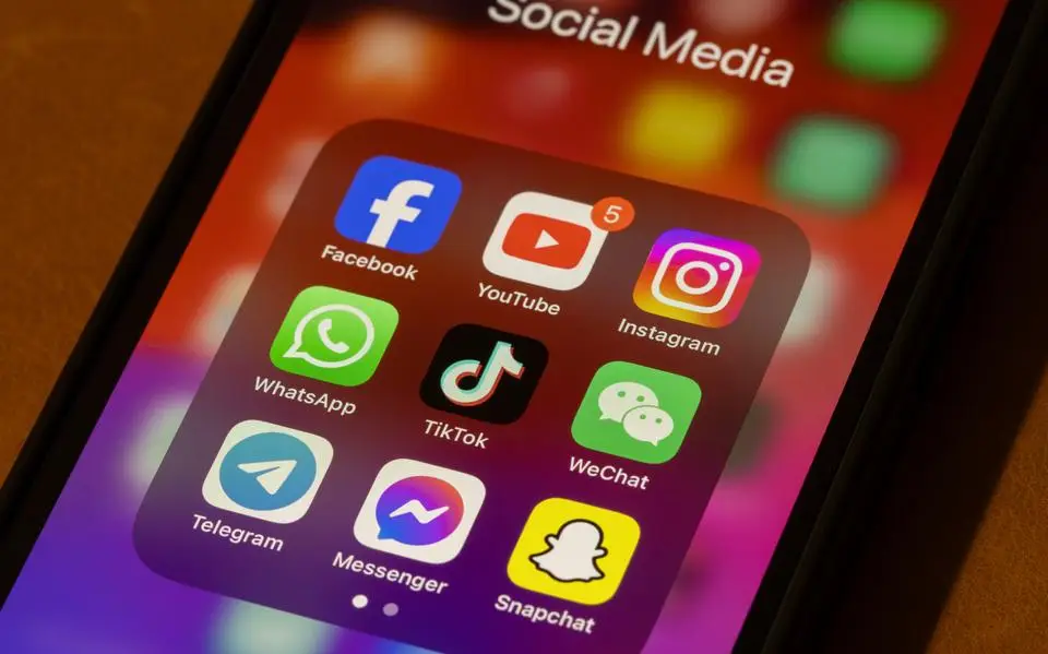 Jongeren moeten pas vanaf hun 15e actief worden op social media