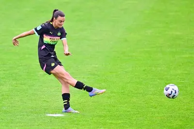 PSV Vrouwen legt Zwitsers international die zich uitsprak tegen haatreacties langer vast