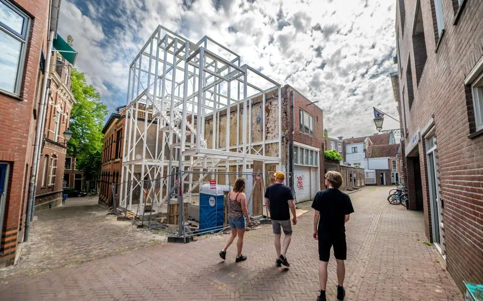 Wat is dit stalen bouwwerk in centrum van Leeuwarden? ‘Een waanzinnig projectje’, vertelt de architect