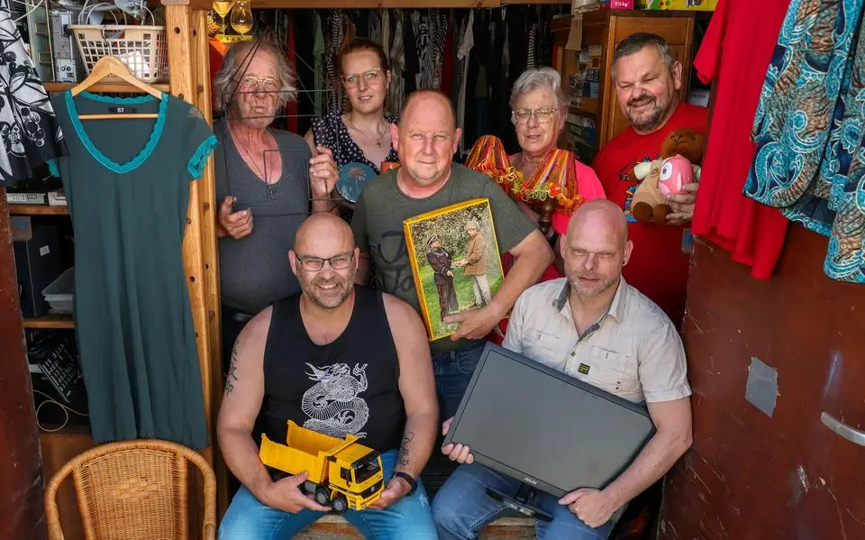 Gosse (57) moet kledingbank Foar Elkoar Sjop in Heerenveen twee jaar na brand alsnog sluiten: ‘Gûlende klanten yn’e winkel’