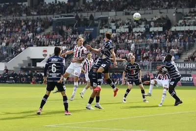 LIVE | Rust in Tilburg: Willem II staat na 45 spectaculaire minuten virtueel op degradatie naar de KKD