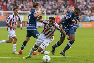 LIVE | Willem II dankt Lambert die met tackle voorkomt dat Telstar op 1-3 komt