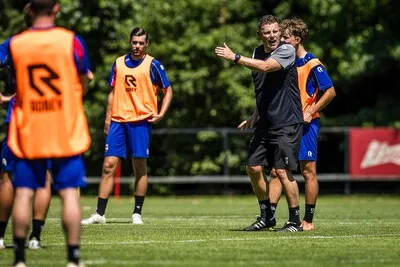 Tropische start voor Willem II: tweehonderd waterijsjes en een hartverwarmend ‘knuffelmoment’