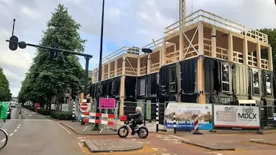 Eerste houten complex in Tilburg verrijst razendsnel: iedere week een verdieping