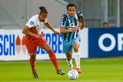 PSV ziet in Young talent voor de toekomst, schaakt op meerdere borden en wil wel wat miljoenen uitgeven