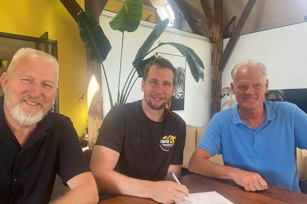 Vincent van Sliedregt verlengt contract: nog een jaar coach bij LWD Basket