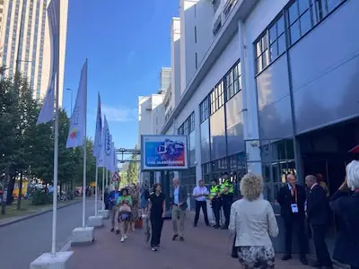 Vrees voor treinuitval en ongevallen snelweg: VNG-congres begint voor velen in de file