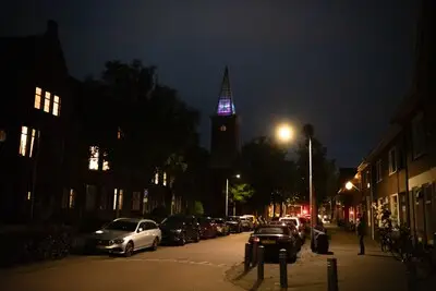 En toen was er licht: kunstwerk in de glazen torenspits van Tilburg brandt voortaan ’s nachts