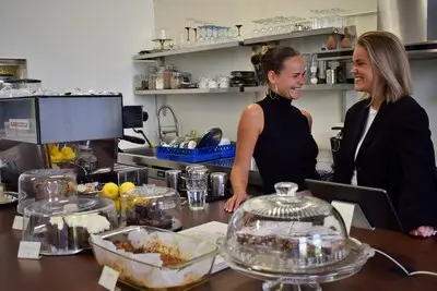 Zussen Bouke en Feline runnen vintageparadijs Studio Bouks: 'Tilburgers moeten ons nog een beetje ontdekken'