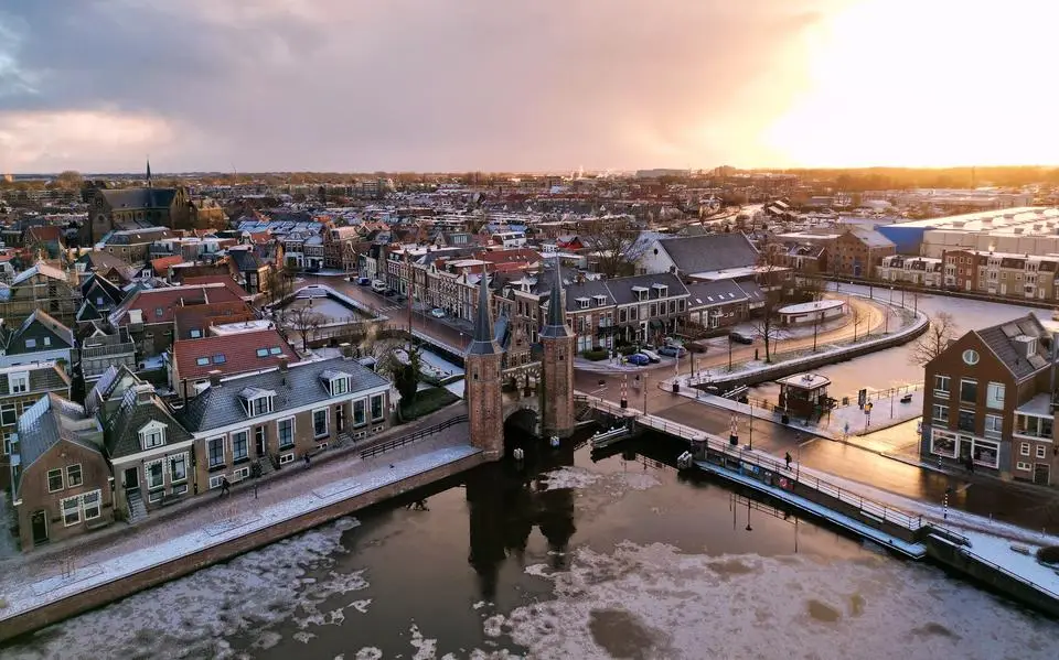 Historische schepen in binnenstad moeten Sneek in winter aantrekkelijk houden