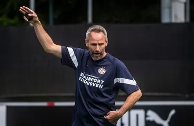 PSV haalt André Ooijer terug als assistent-trainer en schudt medische staf op